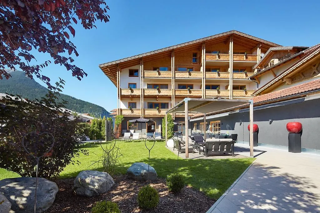 Der Gruene Baum Mountain Boutique Hotel-1